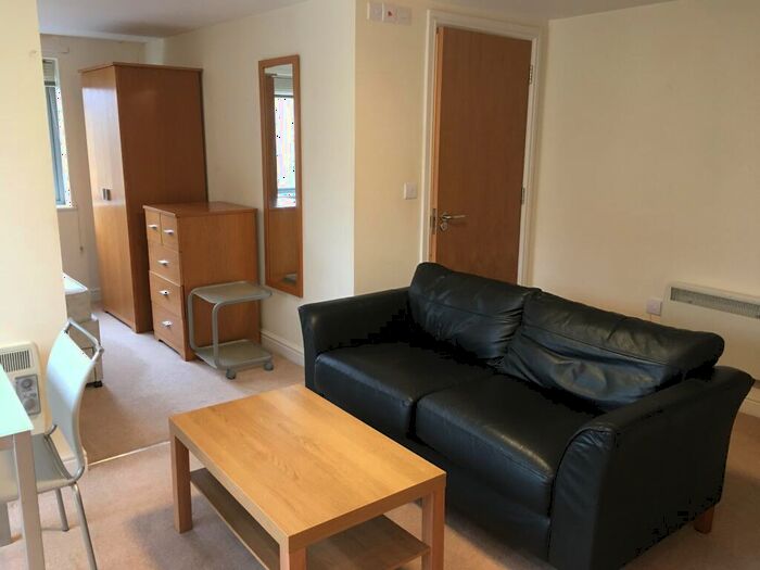 Studio To Rent In Cotham Lawn Apartments, Cotham Lawn Road, Cotham, BS6
