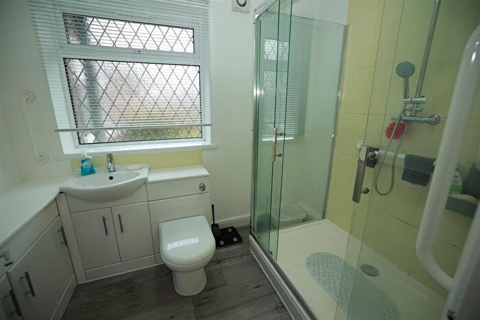 3 Bedroom Bungalow For Sale In Bradford Road, Castle Bromwich, Birmingham, B36