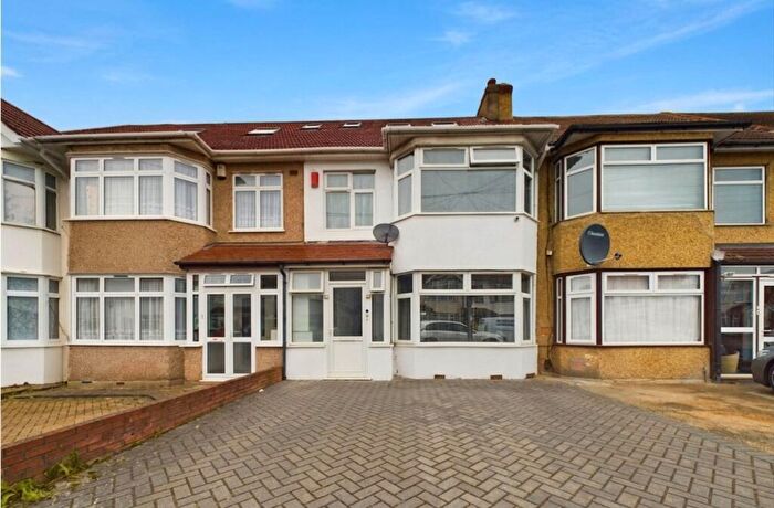 4 Bedroom Terraced House For Sale In Princes Avenue, London, NW9
