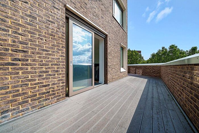 1 Bedroom Flat To Rent In Tarling House, Elephant And Castle, London, SE17