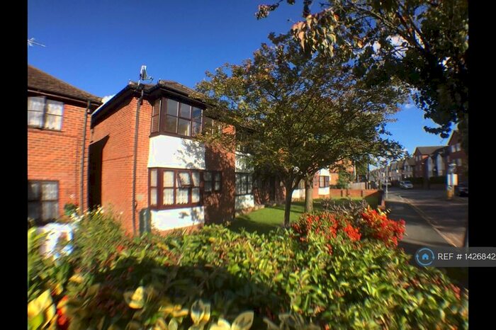 1 Bedroom Flat To Rent In Fryers Court, High Wycombe, HP12