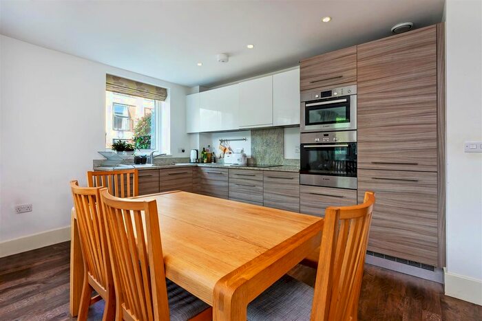 3 Bedroom Flat To Rent In Letchworth Road, Stanmore, HA7