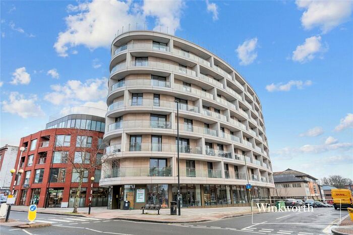 2 Bedroom Flat To Rent In Regents Park Road, London, N3