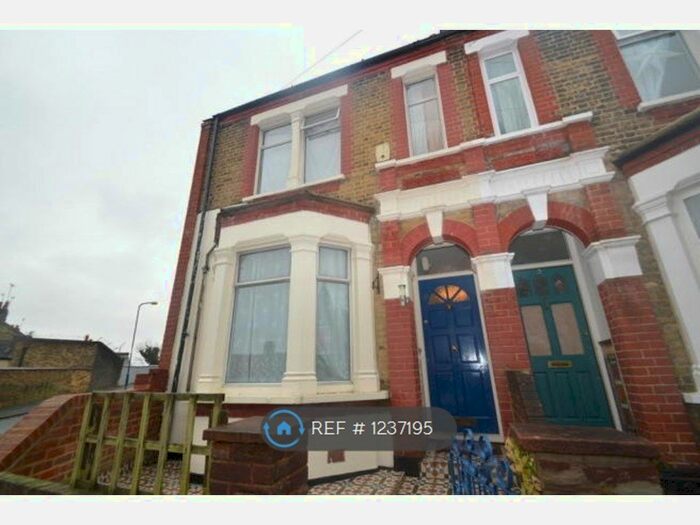 3 Bedroom End Of Terrace House To Rent In Olven Road, London SE18