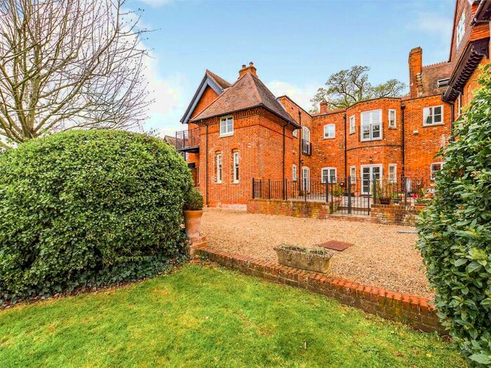 3 Bedroom Apartment For Sale In Mortimer Hall, Mortimer, Reading, RG7
