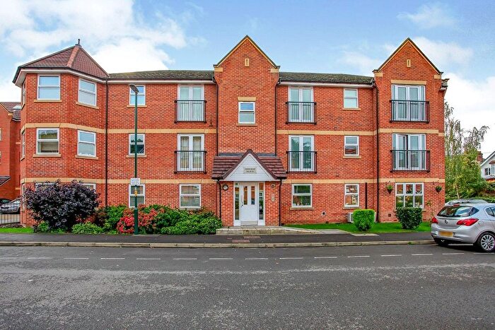 2 Bedroom Flat To Rent In Walton Road, Bushey, WD23