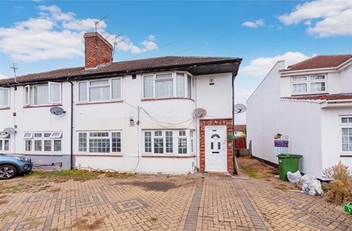 2 Bedroom Maisonette For Sale In Cornwall Avenue, Slough, SL2
