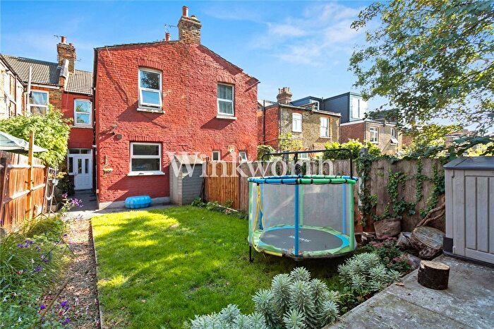 2 Bedroom Flat For Sale In Handsworth Road, Tottenham, London, N17