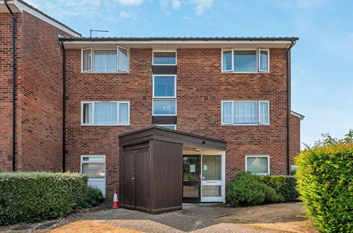 1 Bedroom Flat For Sale In Glendower Crescent, Orpington, BR6