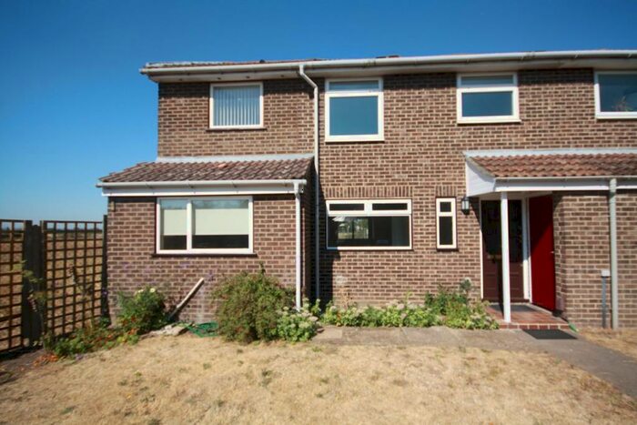 4 Bedroom Semi-Detached House To Rent In Leas Drive, Iver, SL0