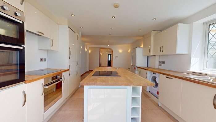 3 Bedroom Flat To Rent In Gunnersbury Avenue, London, W5