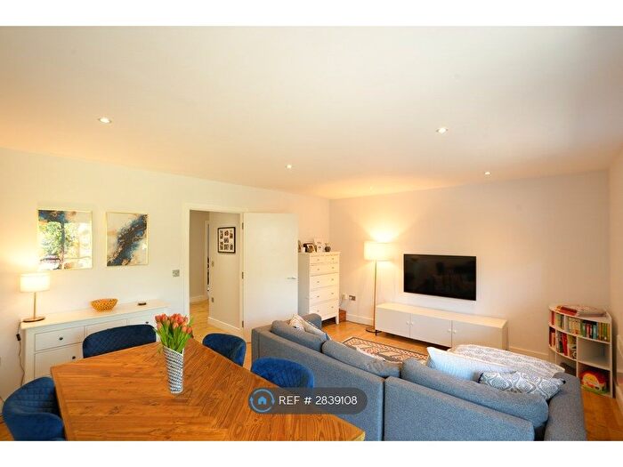 2 Bedroom Flat To Rent In Highfield Close, London, SE13