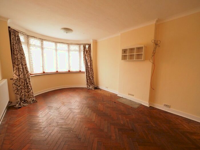 3 Bedroom Bungalow To Rent In School Road, Ashford, TW15