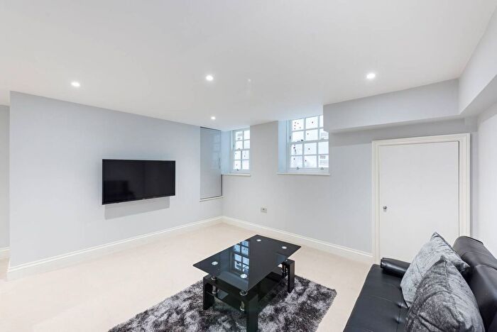 2 Bedroom Flat For Sale In Old Gloucester Street, Bloomsbury, London, WC1N
