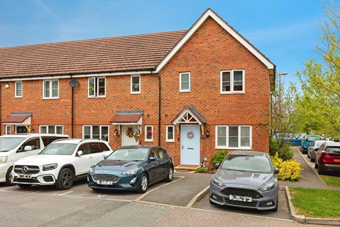 3 Bedroom End Terrace House For Sale In Northolt Close, Farnborough, Hampshire, GU14