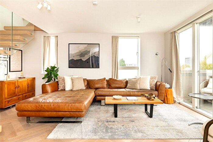 2 Bedroom Flat To Rent In Bevington Road, London, W10