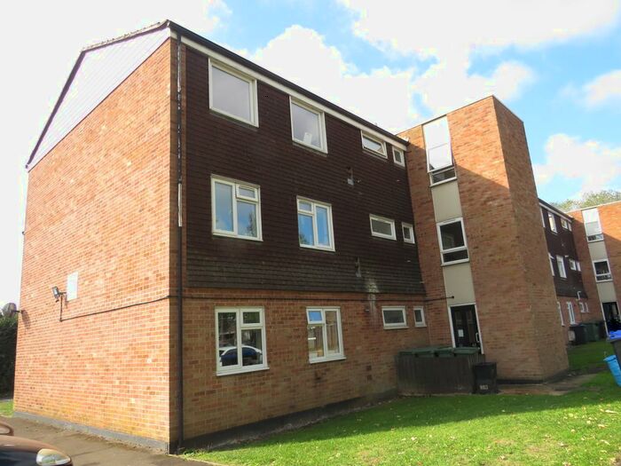 2 Bedroom Flat To Rent In Southmead, Chippenham, SN14