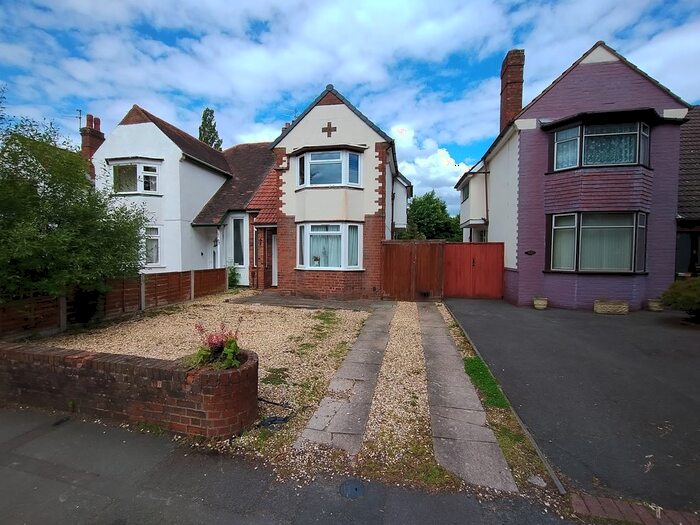 3 Bedroom Semi-Detached House To Rent In Pinfold Lane, Penn, Wolverhampton, WV4