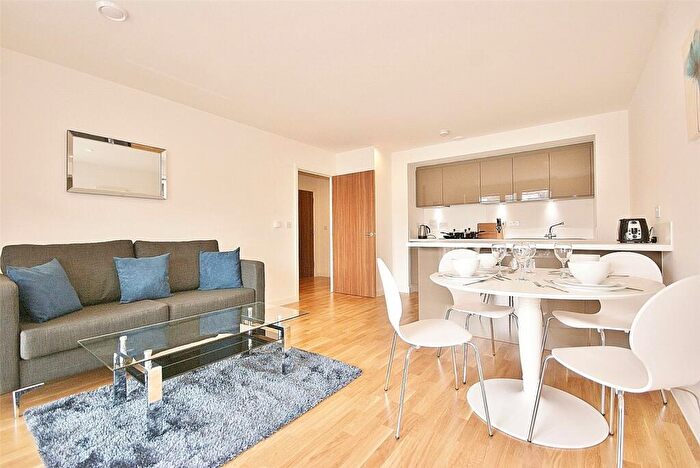 1 Bedroom Apartment To Rent In Battersea Park Road, London, SW11