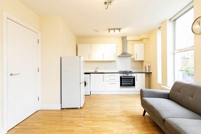 2 Bedroom Flat To Rent In Dewsbury Road, Dollis Hill, NW10