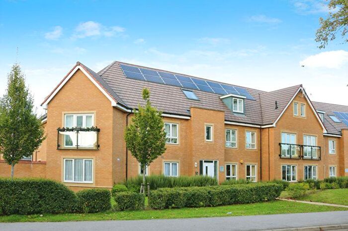 1 Bedroom Apartment For Sale In Kenyon Way, Slough, SL3