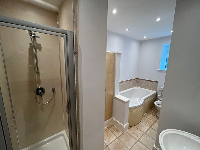 2 Bedroom End Terrace House To Rent In Ripponden Road, Oldham, OL4