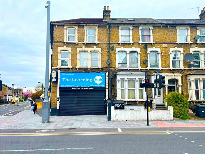 Flat To Rent In Hoe Street, Walthamstow, London, E17