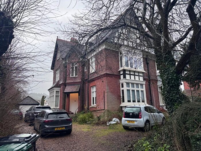 2 Bedroom Flat For Sale In Top Floor Flat, Somers Road, Reigate, Surrey, RH2