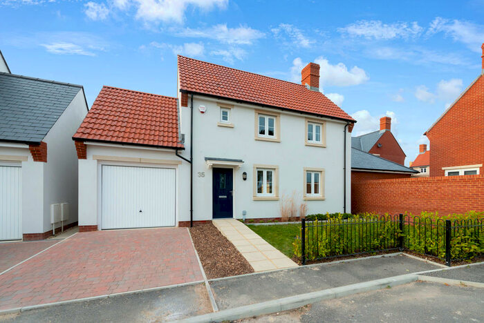 3 Bedroom Detached House To Rent In Chesil View - Weymouth, DT4