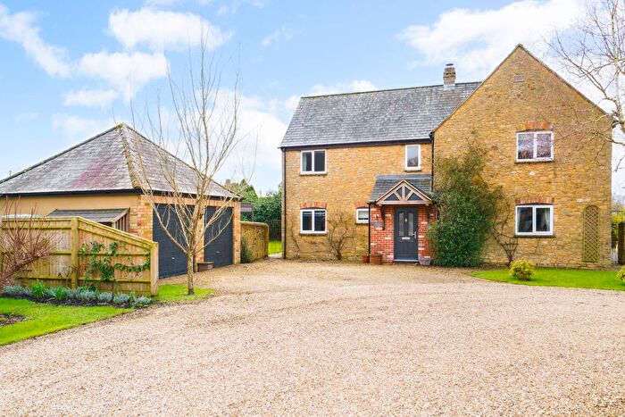 4 Bedroom Detached House For Sale In North Street, Fritwell, OX27