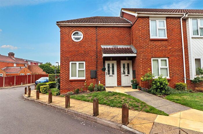 2 Bedroom Maisonette For Sale In Barnet Lane, Elstree, Borehamwood, WD6