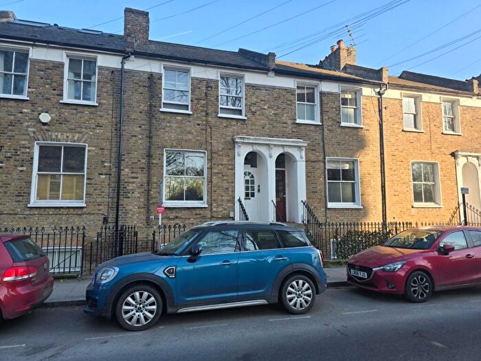 1 Bedroom Apartment To Rent In Hurst Street, Herne Hill, London, SE24