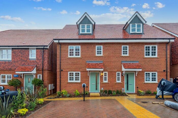 4 Bedroom Semi-Detached House To Rent In Electric Close, Godalming, Surrey, GU7