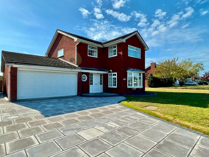 Houses for sale & to rent in PR8 2TE, Shelton Drive, Ainsdale Southport