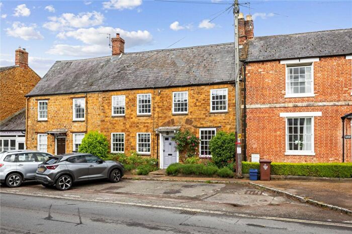 3 Bedroom Terraced House For Sale In High Street, Deddington, Banbury, Oxfordshire, OX15