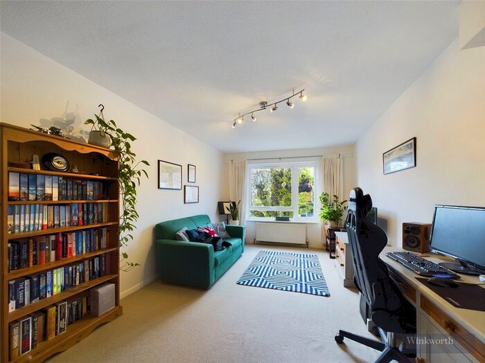 1 Bedroom Flat To Rent In Maple Road, Surbiton, KT6