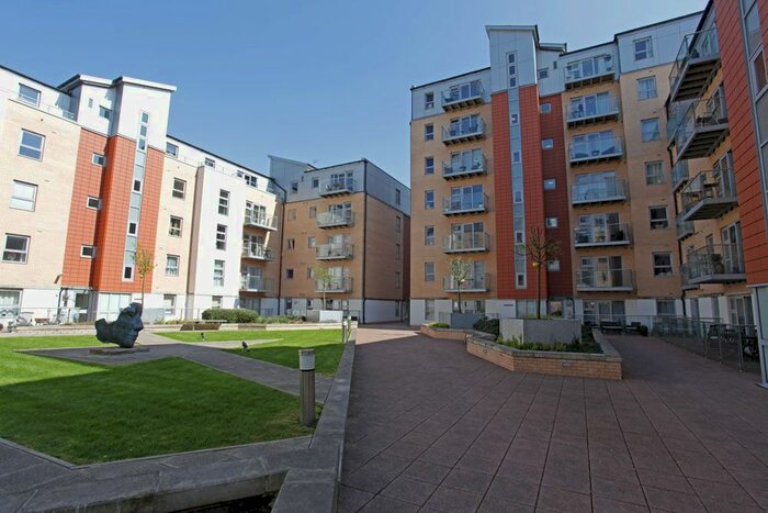 2 Bedroom Flat To Rent In Queen Mary Avenue, South Woodford, E18