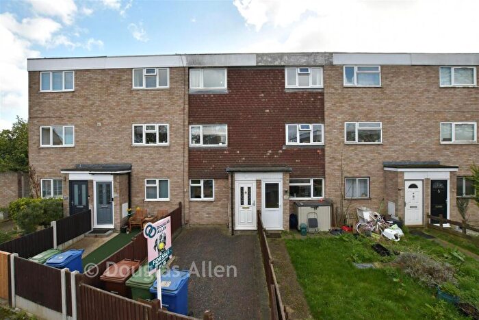 2 Bedroom Maisonette For Sale In Parry Close, Stanford Le Hope, Essex, SS17