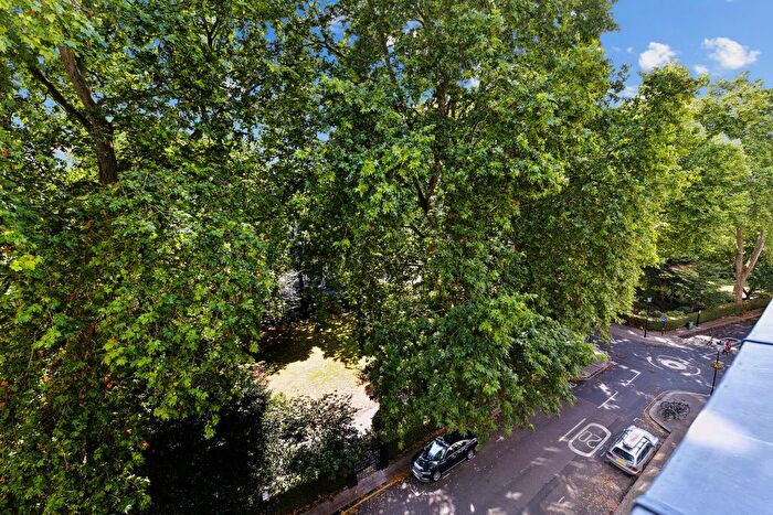 3 Bedroom Flat For Sale In Cornwall Gardens, South Kensington, SW7