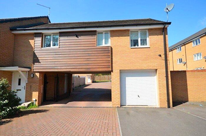 2 Bedroom Flat To Rent In Carltonwood Close, NN18