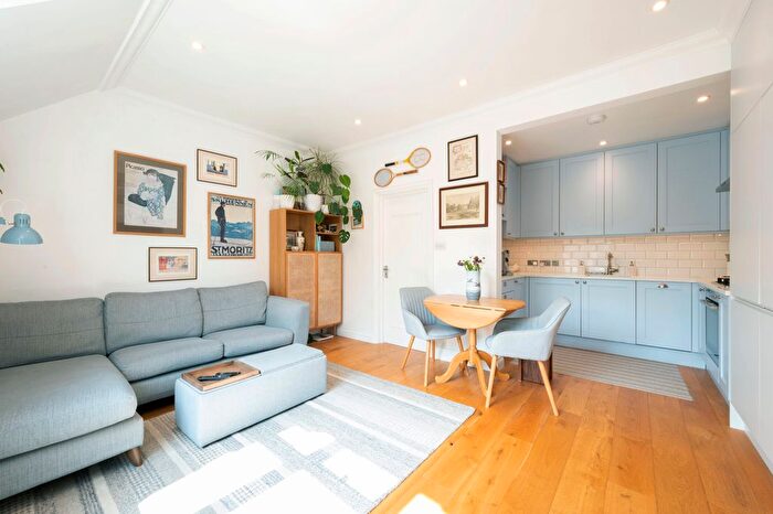 1 Bedroom Flat For Sale In Coombe Lane, Raynes Park, SW20