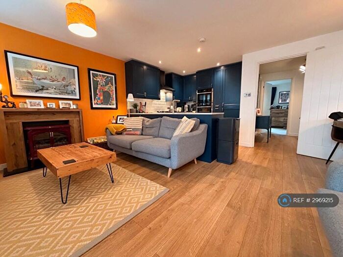 2 Bedroom Flat To Rent In Albion Gardens, Edinburgh, EH7