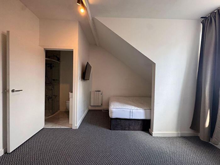 1 Bedroom Studio To Rent In Bond Street, London, W5