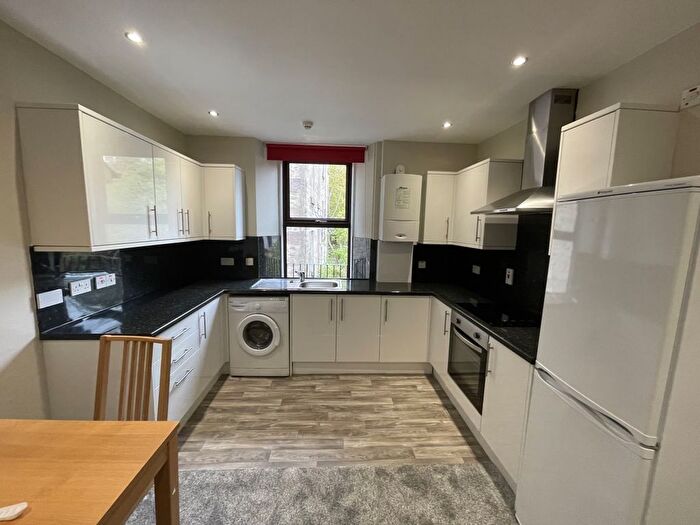 4 Bedroom Flat To Rent In Patons Lane, Dundee, DD2