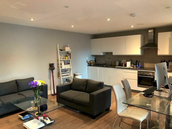 1 Bedroom Apartment To Rent In Dowsett Road, London, N17