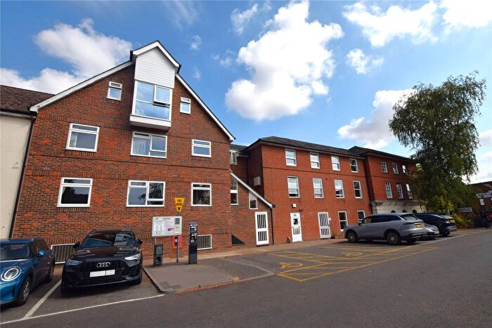 1 Bedroom Flat To Rent In Market Square, Alton, Hampshire, GU34