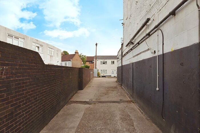 1 Bedroom Flat For Sale In High Road Leytonstone, London, E11