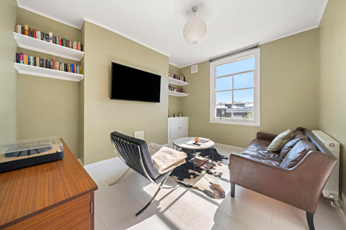 1 Bedroom Flat To Rent In Southgate Road, Islington, London, N1