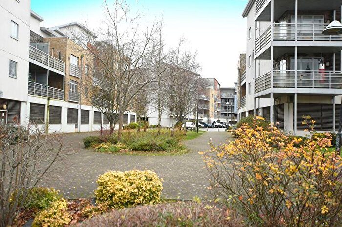2 Bedroom Flat For Sale In Kingfisher Meadow, Maidstone, ME16