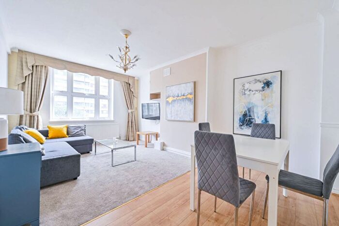 2 Bedroom Flat For Sale In Cambridge Court, Hyde Park Estate, London, W2